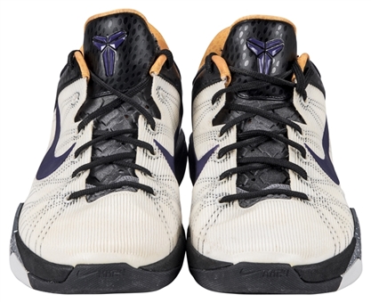 2012-13 Kobe Bryant Game Used  Nike Zoom Kobe VII Sneakers  (D.C Sports)